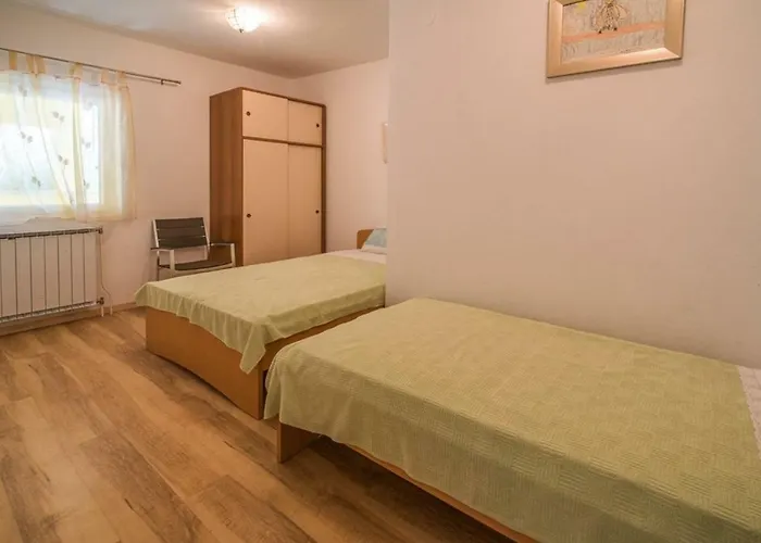 21 * Vrbnik (Primorje-Gorski Kotar)