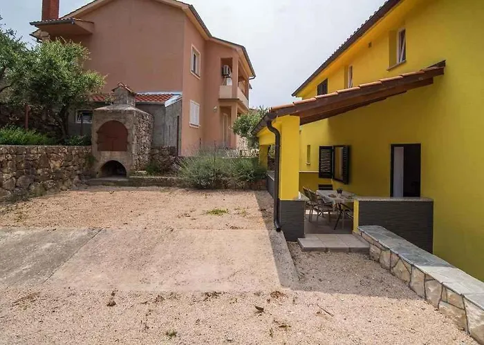 21 Vrbnik (Primorje-Gorski Kotar)