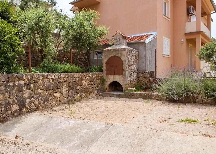 21 * Vrbnik (Primorje-Gorski Kotar)